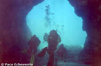 Saliendo de la cueva pequea